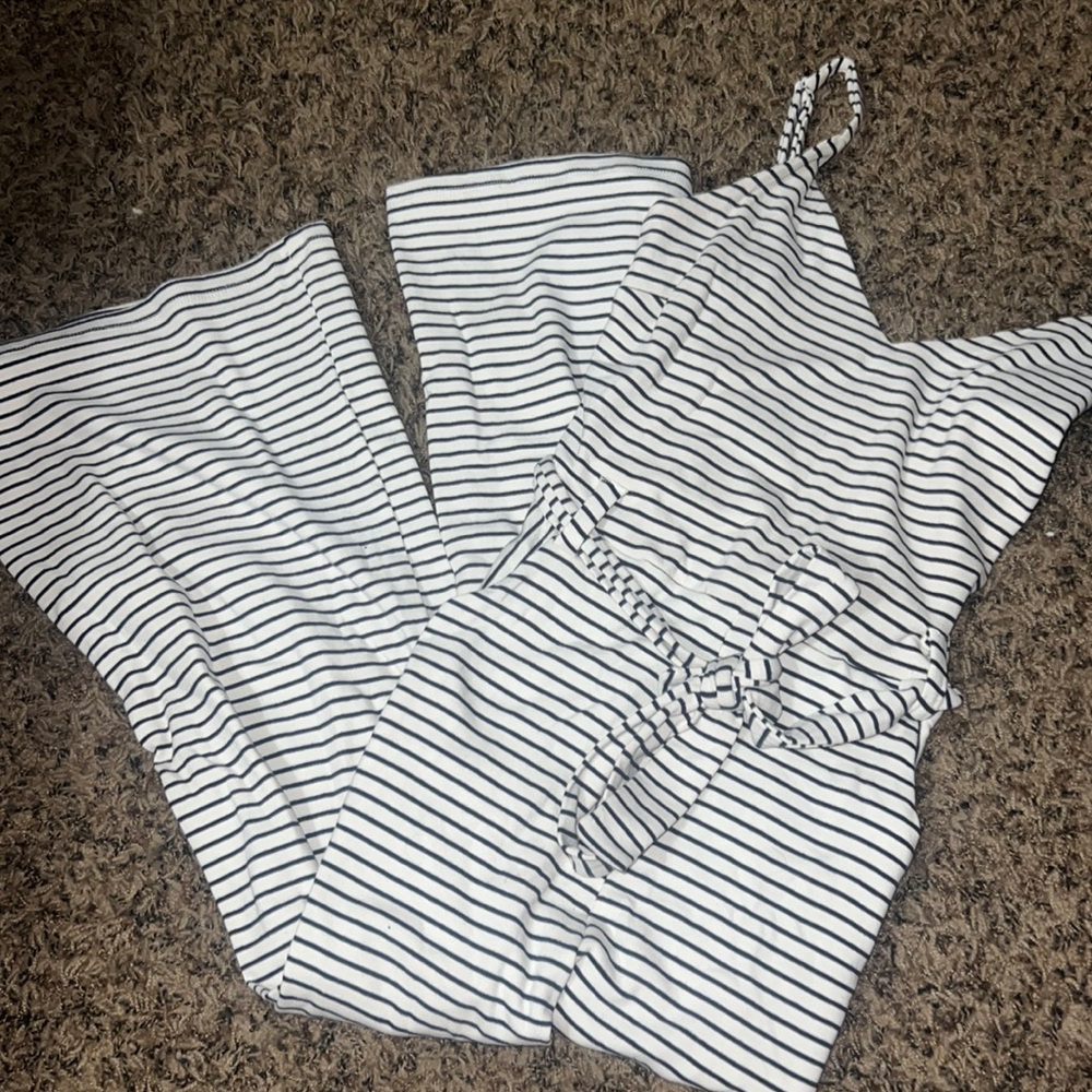 Super cute flare jumpsuit !!